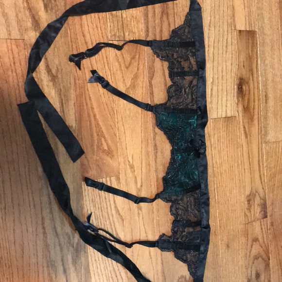 Victoria secret plunge bra and very sexy push up - Picture 8 of 8